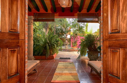 North End House | Beautiful, Spanish, Air-Conditioned Hacienda with Enchanting Courtyard and Pool
