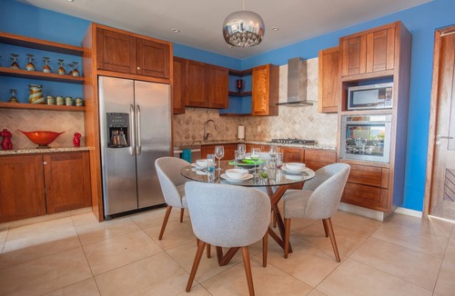 Amapas Condo | Beautiful View 1 bedroom condo 1/2 block from the beach! 1BD Condo for rent in A