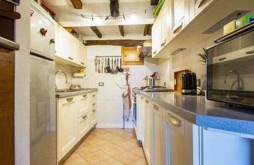 Casoli House | Beautiful villa for 7 people with private pool, WIFI, TV, terrace and pets allowed