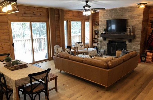 Dysart et al Cottage | Beautiful Waterfront Cottage on Kennisis Lake