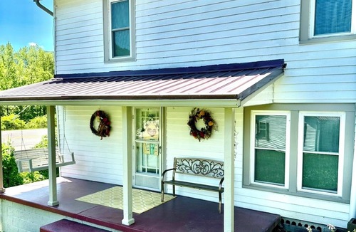 Partridge House | Bed and Biscuit Inn Pet friendly ! Near Kingdom come park & Pine mtn.