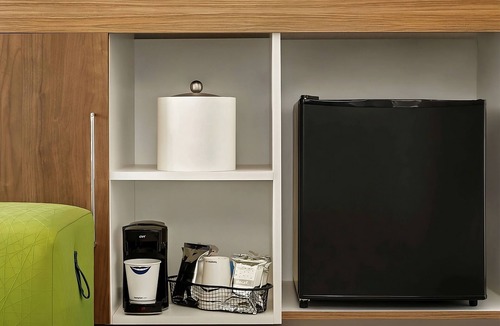 South Portland House | Best Place to Unwind! 4 Convenient Units, Free Breakfast, Parking Onsite!