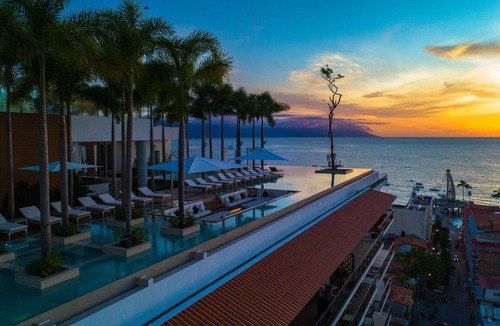 Romantic Zone Condo | Best Rooftop Romantic Zone 1 Bed 2 bath Ocean View