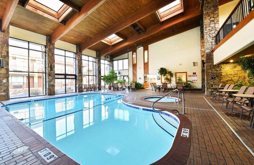 Branson Theater District Hotel | Best Western Center Pointe Inn