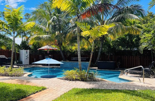 Wilton Manors House | Billy's Resort -Men only-Clothing optional-Voyeur Bungalow