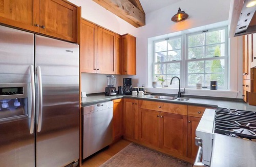 Ashfield-Colborne-Wawanosh Cottage | Birch Beach Lake House-Hottub Sauna Lake Access