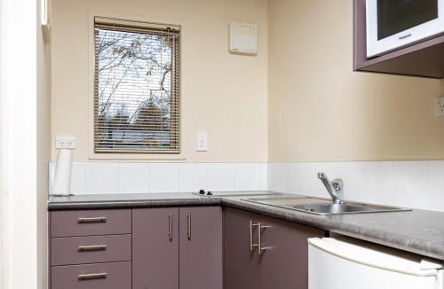 Solway Hotel | BK's Chardonnay Motor Lodge
