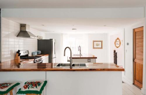 Bloomfield House | Bloomfield Bliss - Hot Tub and Walking Distance to Park ST-2019-0220
