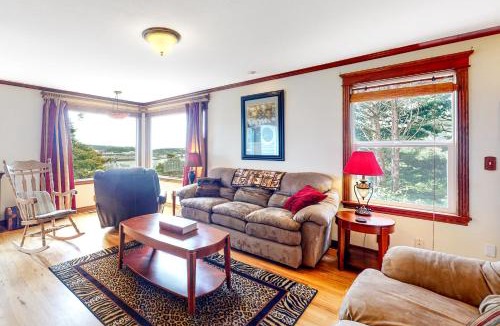 Newport House | Blue Heron Bluff