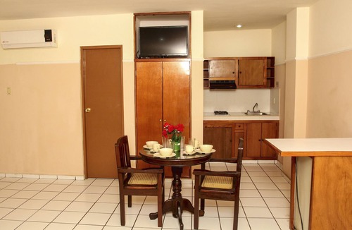 Zona Dorada Hostel | Blue Pacific Suites