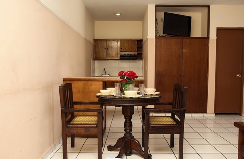 Zona Dorada Hostel | Blue Pacific Suites
