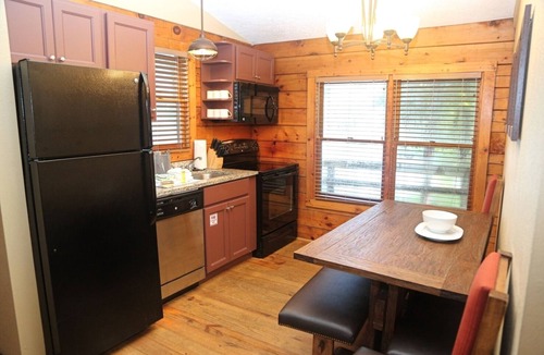 Gordonsville Cabin | Blue Ridge | Rustic Family Retreat | Lake & Trails | 2BR Cabin