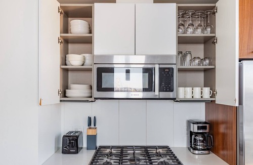 South Beach Apartment | Blueground | Rincon Hill, pool & EV, nr Ferry