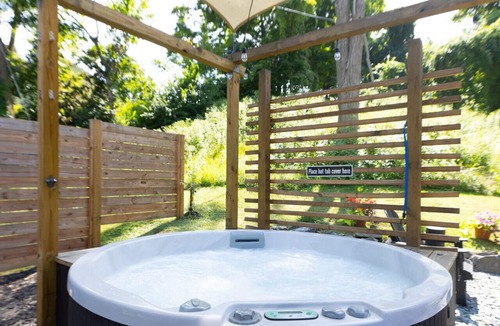 Chatham House | BLUSH: Boutique TINY home*private spa*walk to town