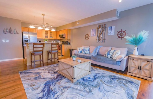 Ohio City Condo | Boathouse Suite - CLE Flats River - Free Parking - 24/7 Gym