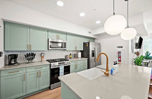 People's Freeway House | Boho Vibe Townhome King Bed Garage SLC