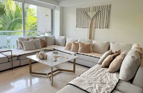 Emiliano Zapata Apartment | Bolongo 3BR your exclusive oceanfront escape
