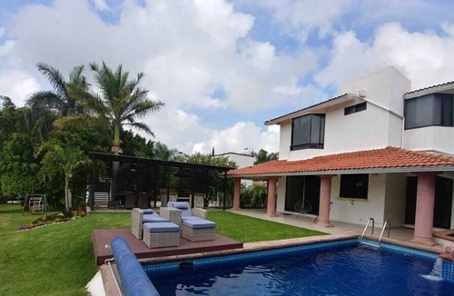 Lomas de Cocoyoc House | Bonita casa con amplio jardín y terraza