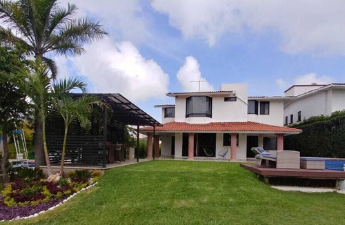 Lomas de Cocoyoc House | Bonita casa con amplio jardín y terraza