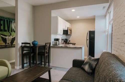 Chatham-Arch Apartment | Book 7 Apts Together - Near Lucas Oil Stadium