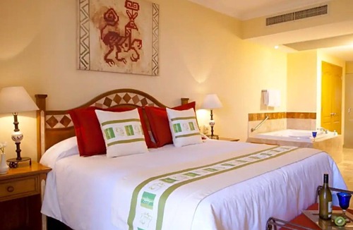 Marina Vallarta Resort | Book Dec 23 - 30, 2023 A Christmas to remember! Luxury 2 bd/3 bath & ocean views