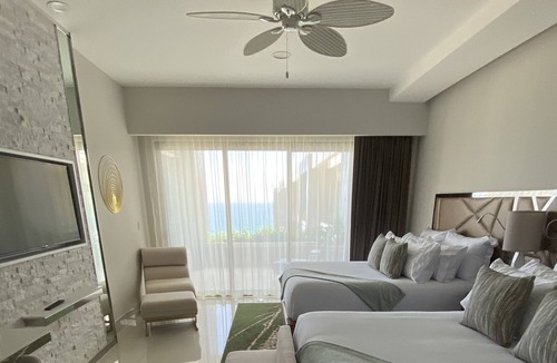Cabo San Lucas Resort | Brand New 4 bedroom Luxury 5-Diamond Resort in Los Cabos, Garza Blanca!