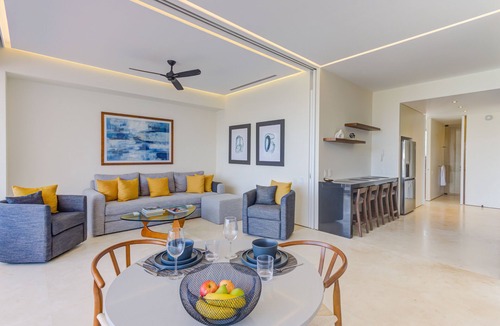 Alta Vista Apartment | Brand New Designer SohoPV Ocean Views Rooftop Pool