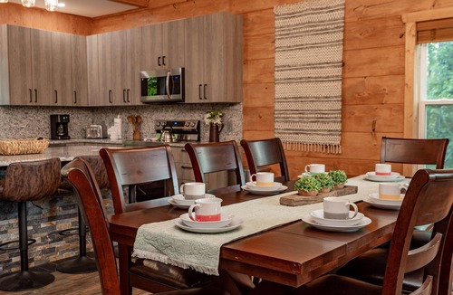 Chalet Village Cabin | Brand New Luxury 3/3.5 Cabin Great Mountain Views, Hot Tub, Ober Gatlinburg Ski