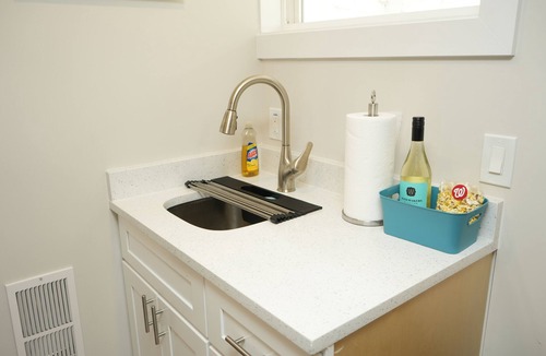 Washington Apartment | Brand New Modern Apartment with Parking