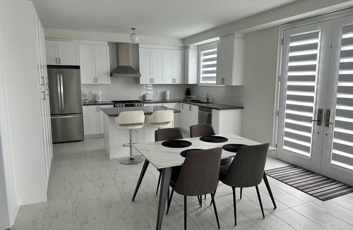 Wasaga Beach House | Brand New Stylish Family Oasis Near Beach