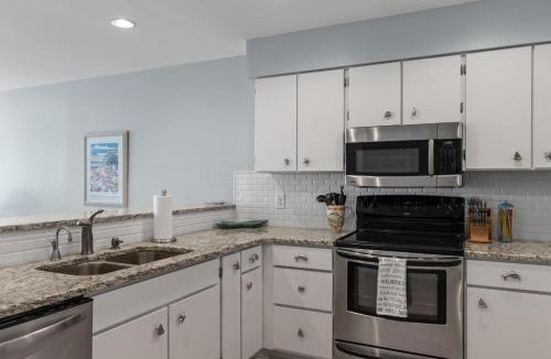 Pine Knoll Shores Apartment | Breakers C32 condo