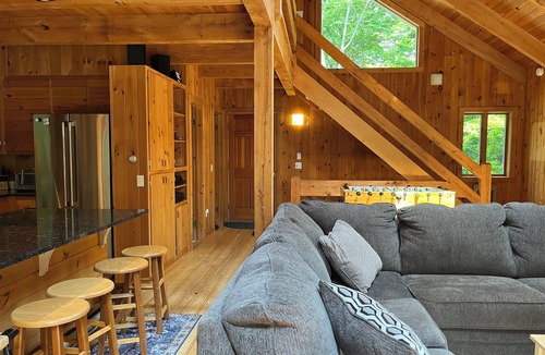Hancock House | Breathtaking Post & Beam minutes from Jiminy Peak, Williamstown, Lenox & hiking