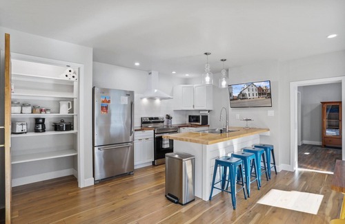 Chambersburg Apartment | Bright, Airy Apartment in a Central Location