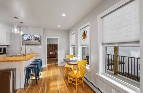 Chambersburg Apartment | Bright, Airy Apartment in a Central Location
