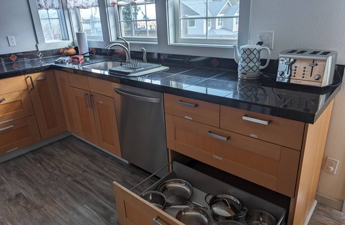 West Salem House | Bright and Open Home-Jetted Tub in Primary Suite