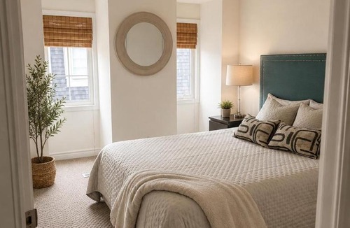 Mount Dennis Apartment | Bright and Spacious 3 Bedroom Townhouse