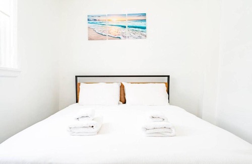 The Beaches Apartment | Bright Apartment in The Beaches