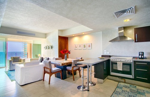 South Hotel Zone Condo | Bright & Breezy Ocean View Condo | Pools, Gym