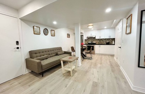 Ajax Apartment | Bright & Cozy Basement Apartment