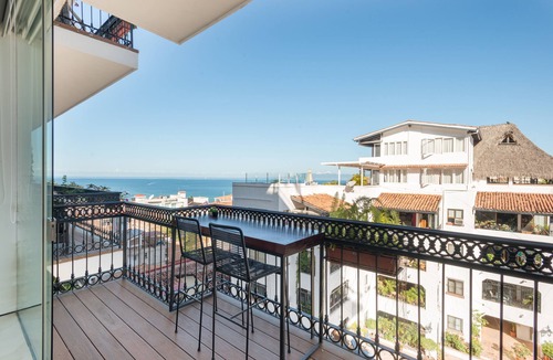 Amapas Condo | Bright Pier57 Corner Unit Ocean View Romantic Zone
