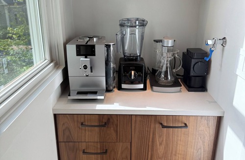 Rosemont House | Bright, spacious home, new kitchen, hot tub, beautiful art, EV charger