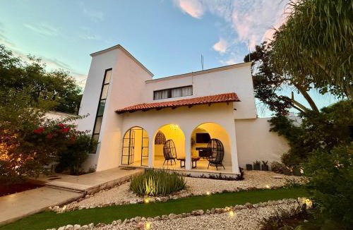 Colonia Campestre House | Bright Studio with Shared Pool Access