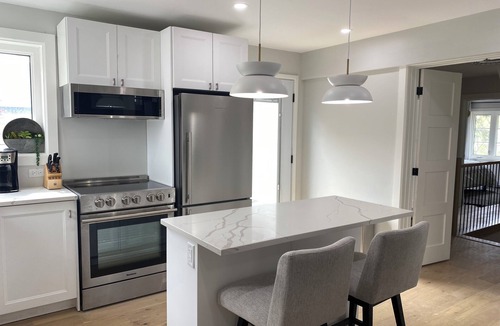 South End Apartment | Bright Upper One Bedroom in South Halifax! New!