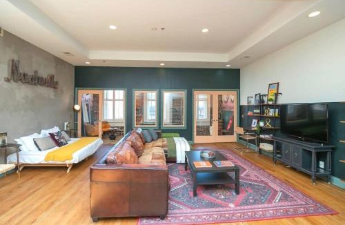 Downtown Nashville House | Broadway Penthouse Above Live Music & Bars