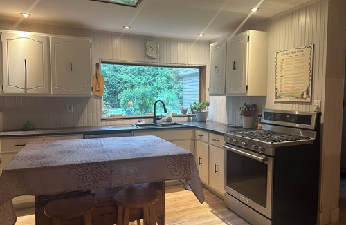 Colpoys Bay Cottage | Bruce Peninsula Forest Cottage- Huge property with hiking trails