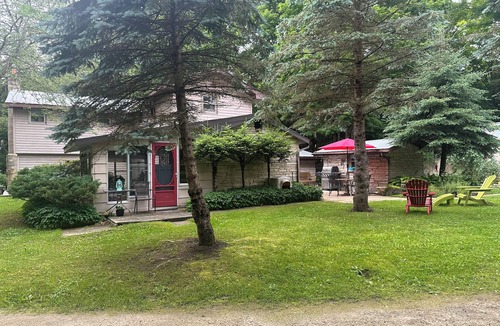 Colpoys Bay Cottage | Bruce Peninsula Forest Cottage- Huge property with hiking trails