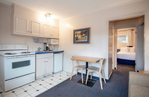 Regional District of Nanaimo Hotel | Buccaneer Inn