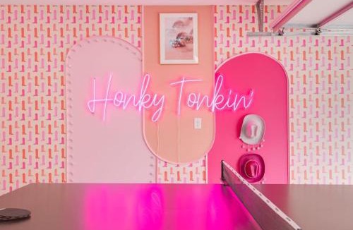 Maplewood Heights House | Butterfly BNB~Modern Luxury~Giant Rooftop~9Min DT