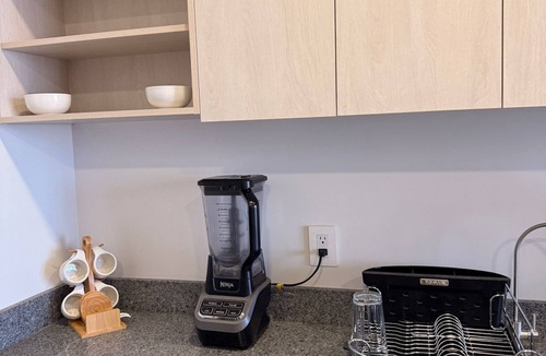 Zapopan Apartment | Cómodo depa en Zapopan con alberca, cama queen y cocina equipada