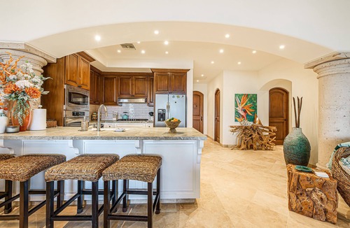 Buzzards Condo | C301 Oceanview Penthouse with infinity pool and jacuzzi